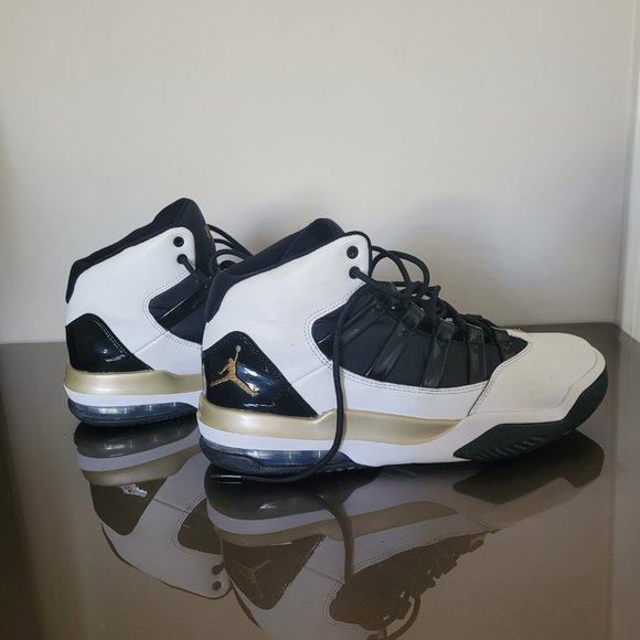 Air Jordan Max Aura white black gold big boys size 8.5 - Picture 3 of 16